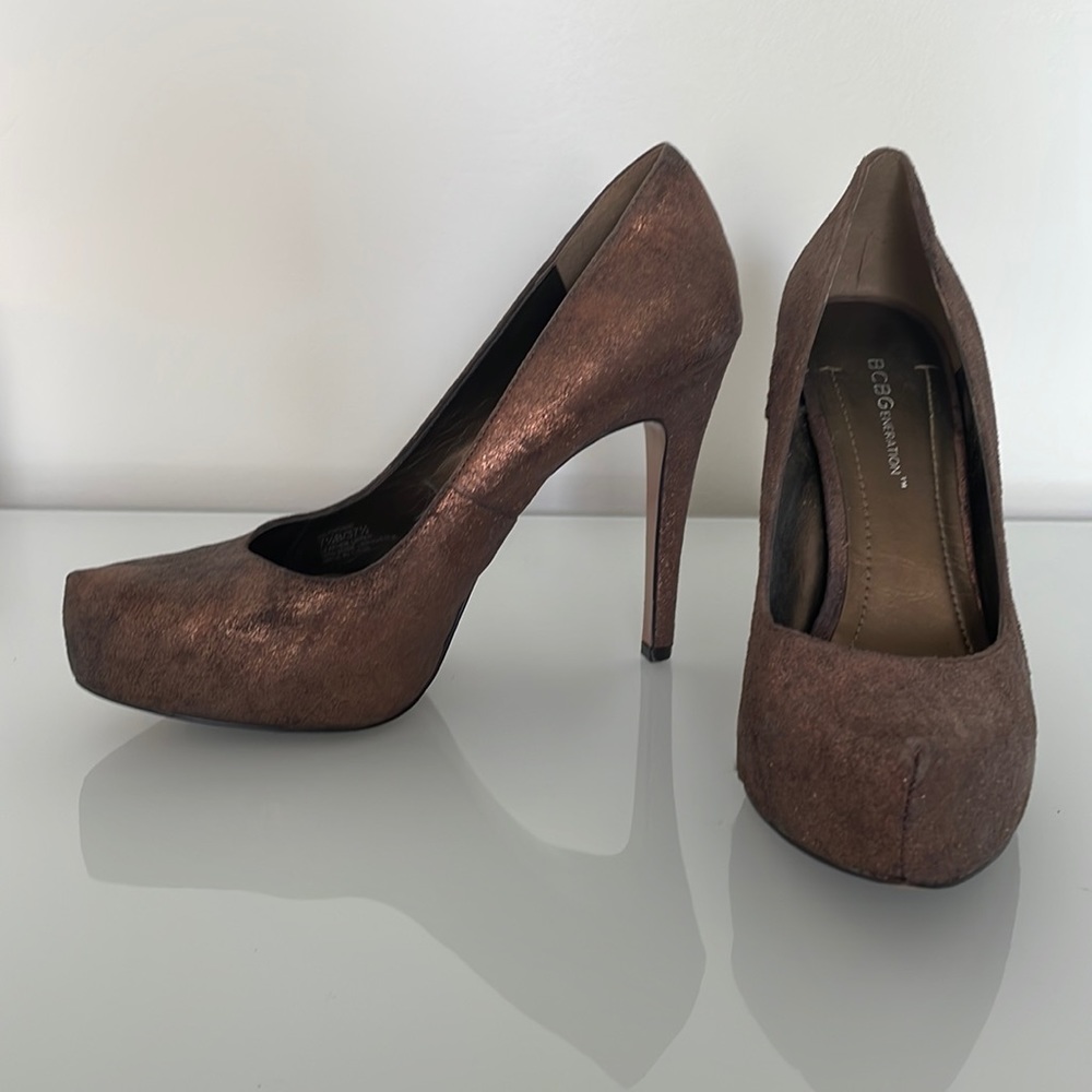 Gorgeous Brown BCBG Pumps